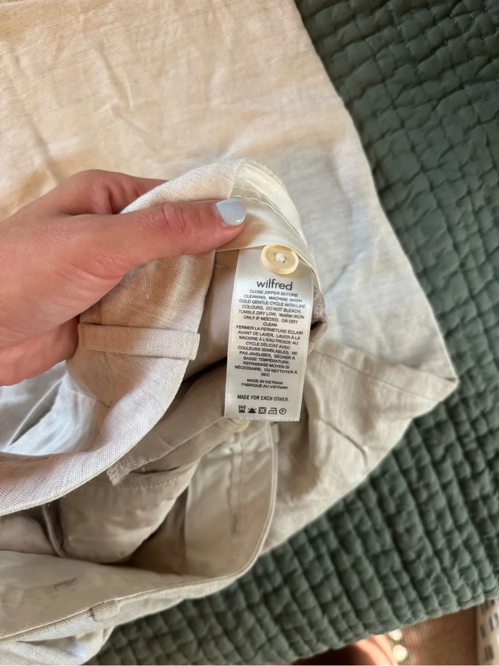 Women’s Aritzia Lightweight Linen Barrel Leg in Light Beige